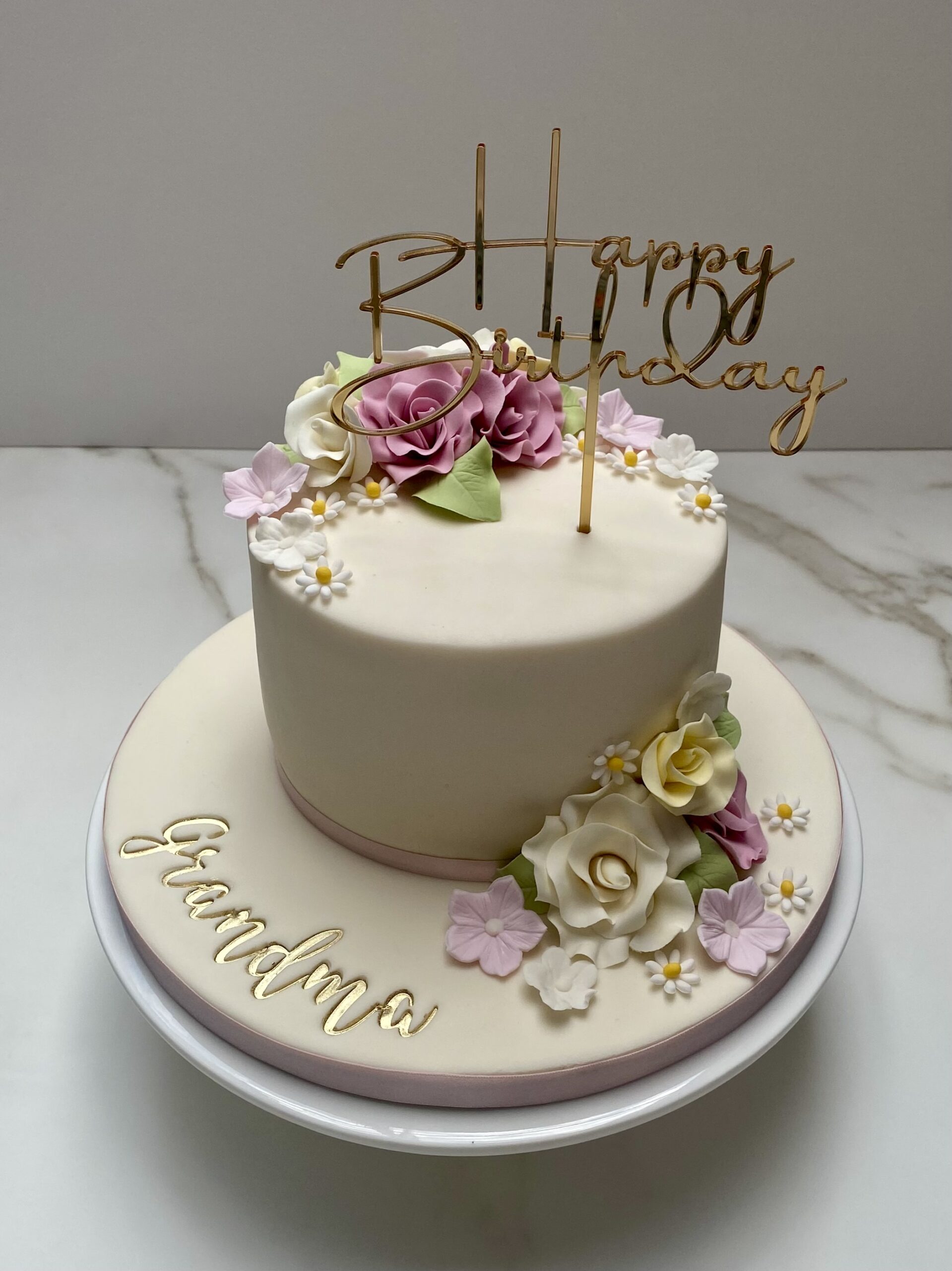 Birthday cake with fondant Design 39